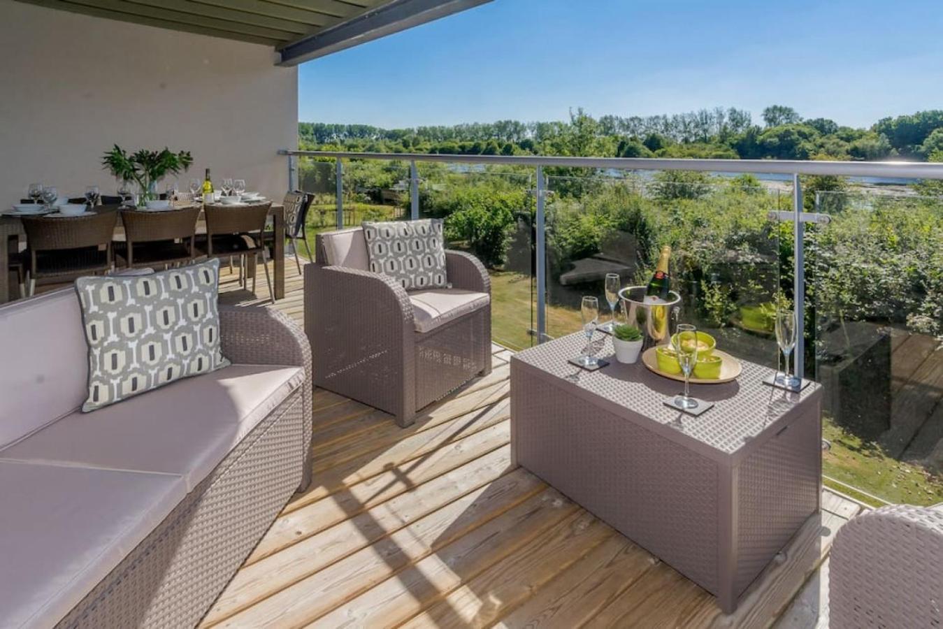Sundowner HM108 Lakeside Spa Property view 4