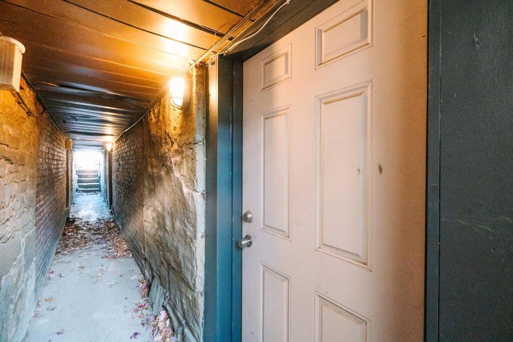 Free Parking - High Speed Internet - Yard view 4