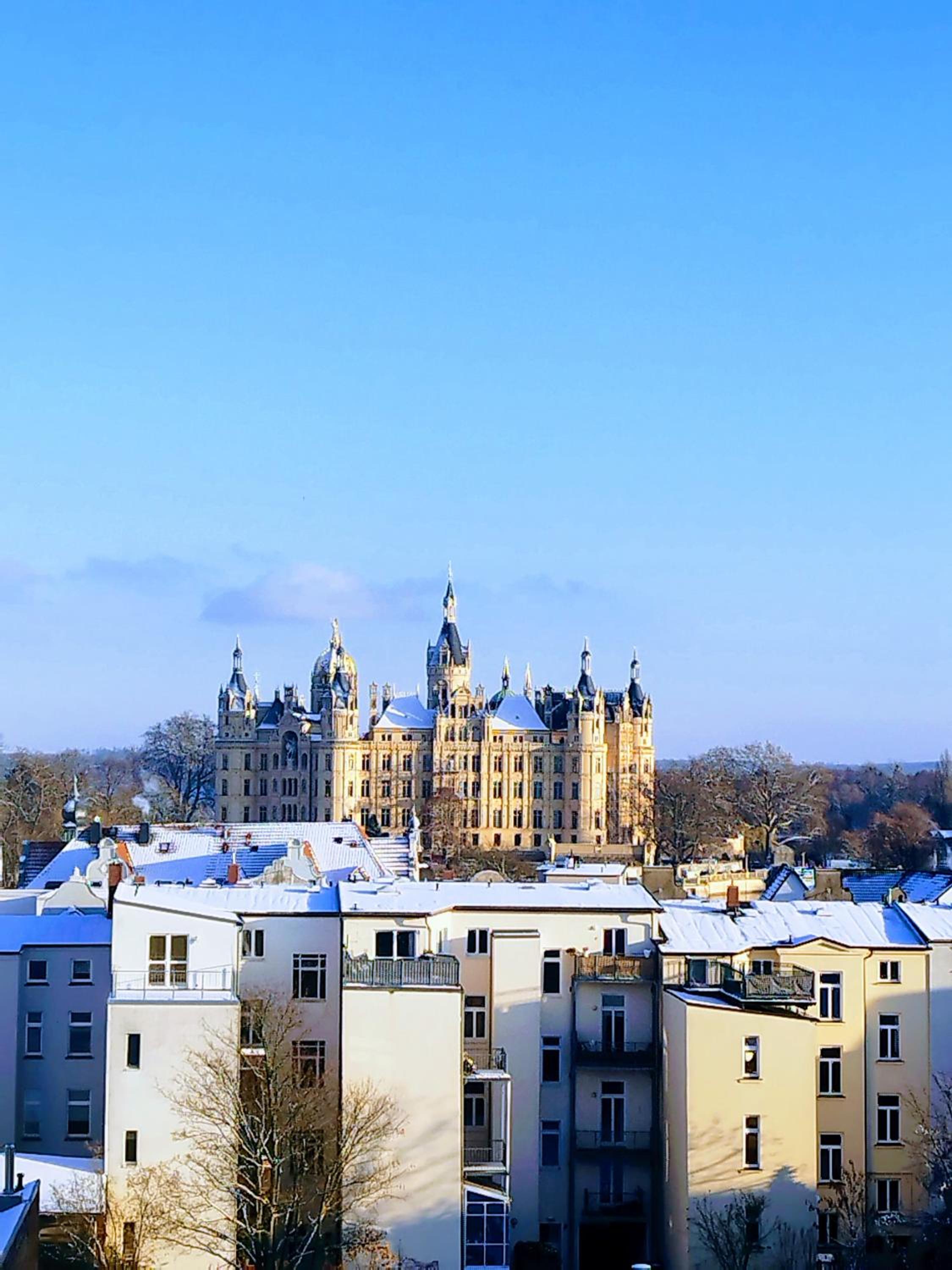 Schlosskönig - Modernes & zentrales Apartment mit Balkon und Arbeitsplatz