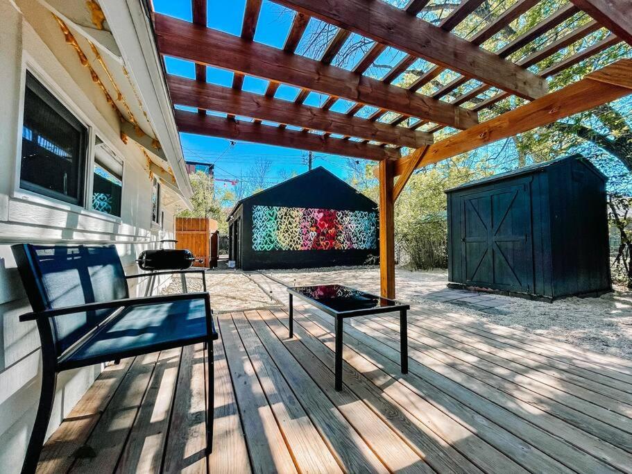 Cozy cottage in the heart of COS - pet friendly view 3