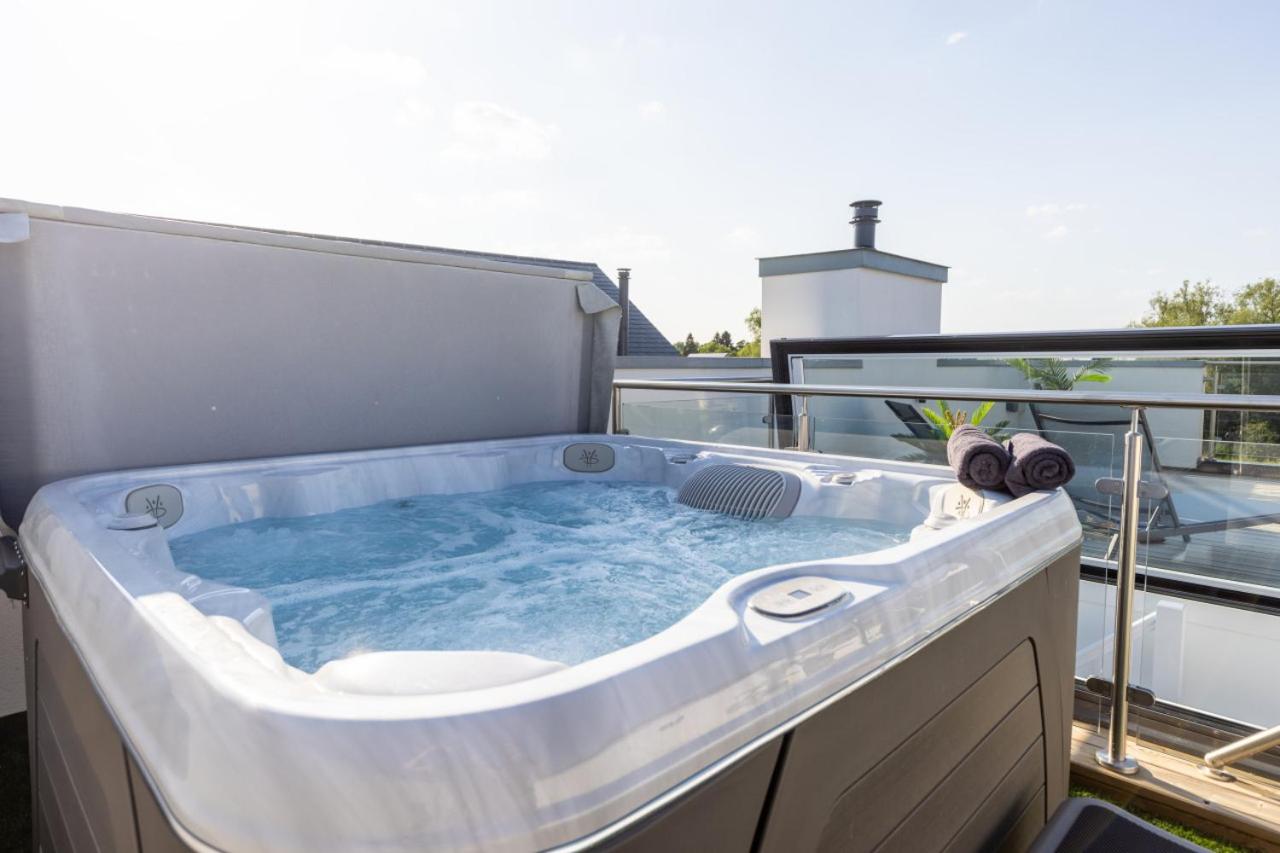 Mallards Way ML01 HOT TUB Lakeside Spa view 2