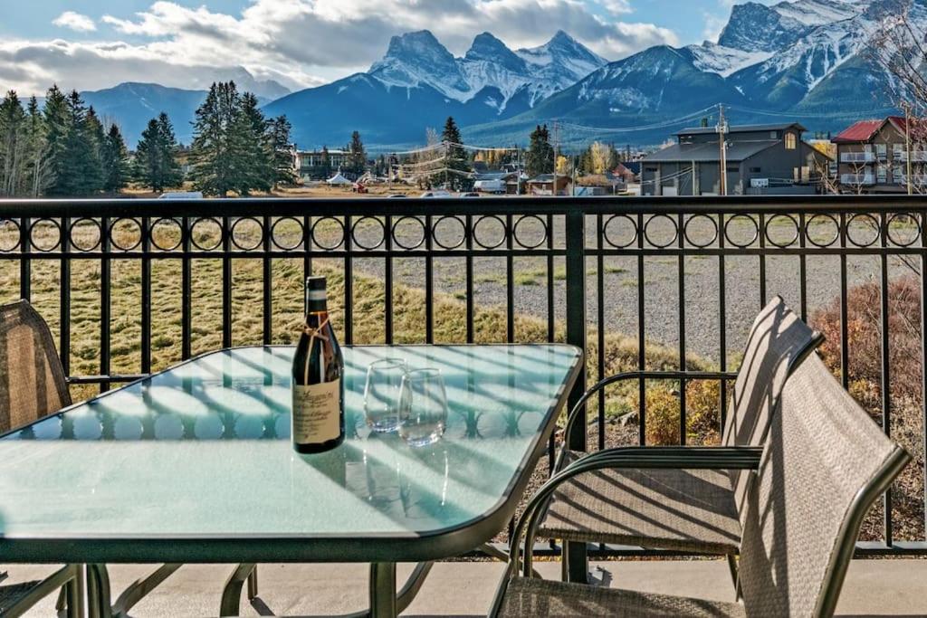 Stunning Mountain Views - Pool&HotTub - King Bed - BBQ