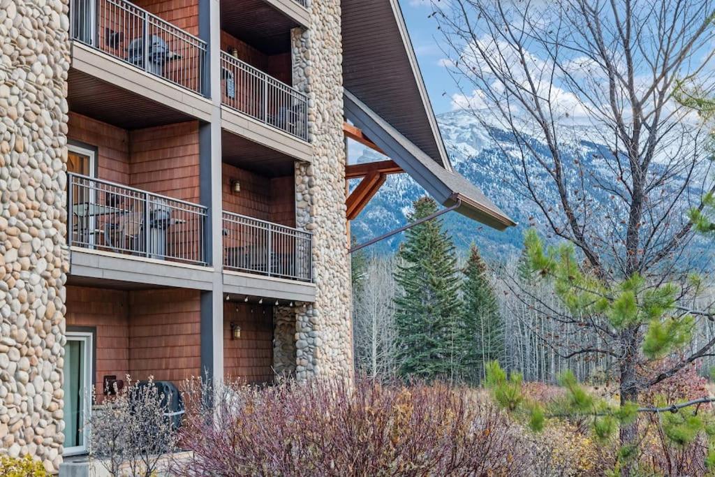 Stunning Mountain Views - Pool&HotTub - King Bed - BBQ