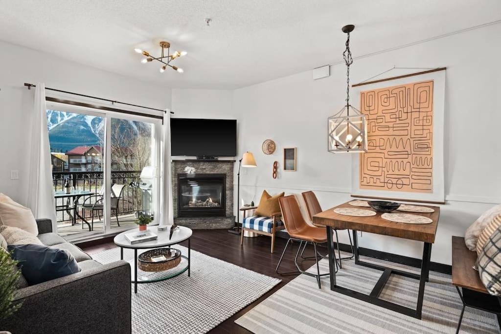 Stunning Mountain Views - Pool&HotTub - King Bed - BBQ