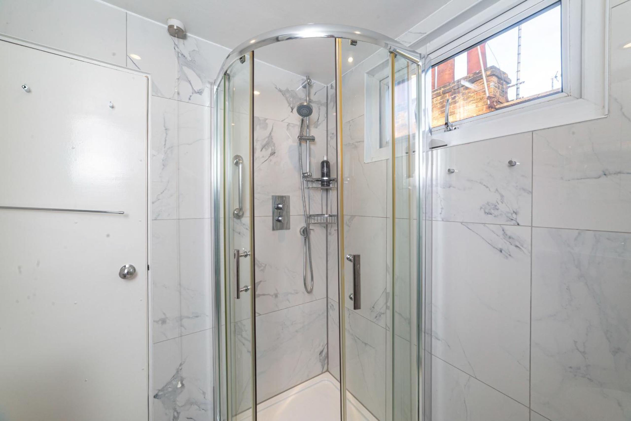 Ultra Central London, Modern Flat in Leafy Street