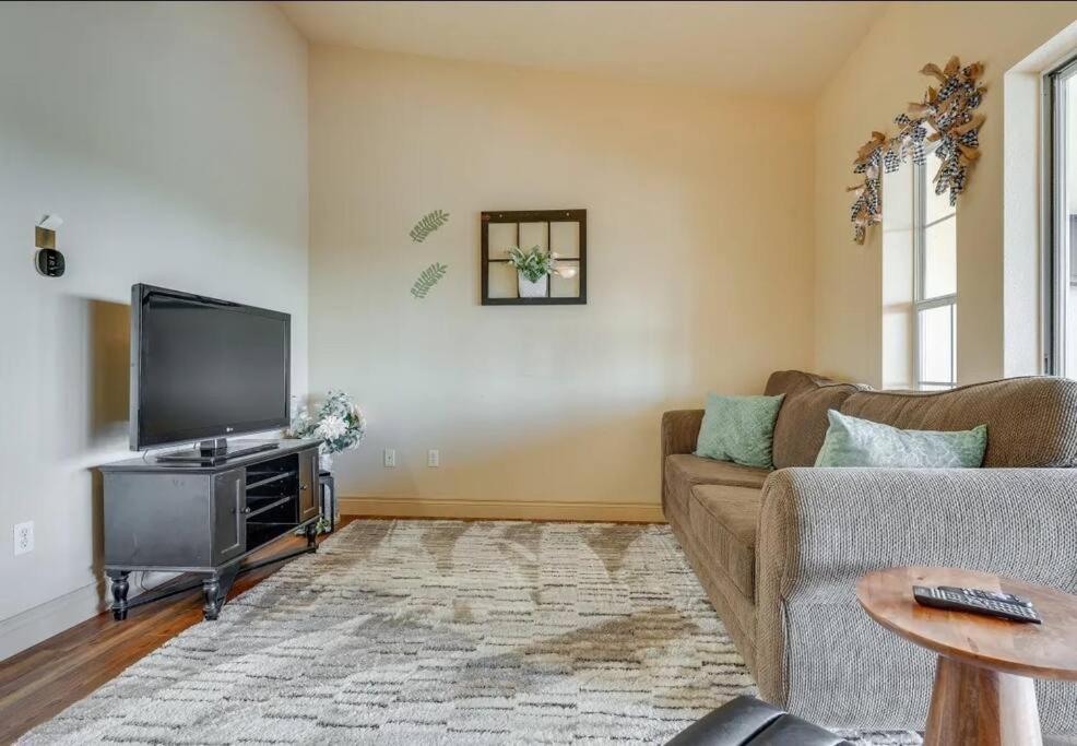 Modern Condo in Tuscany Place! view 3