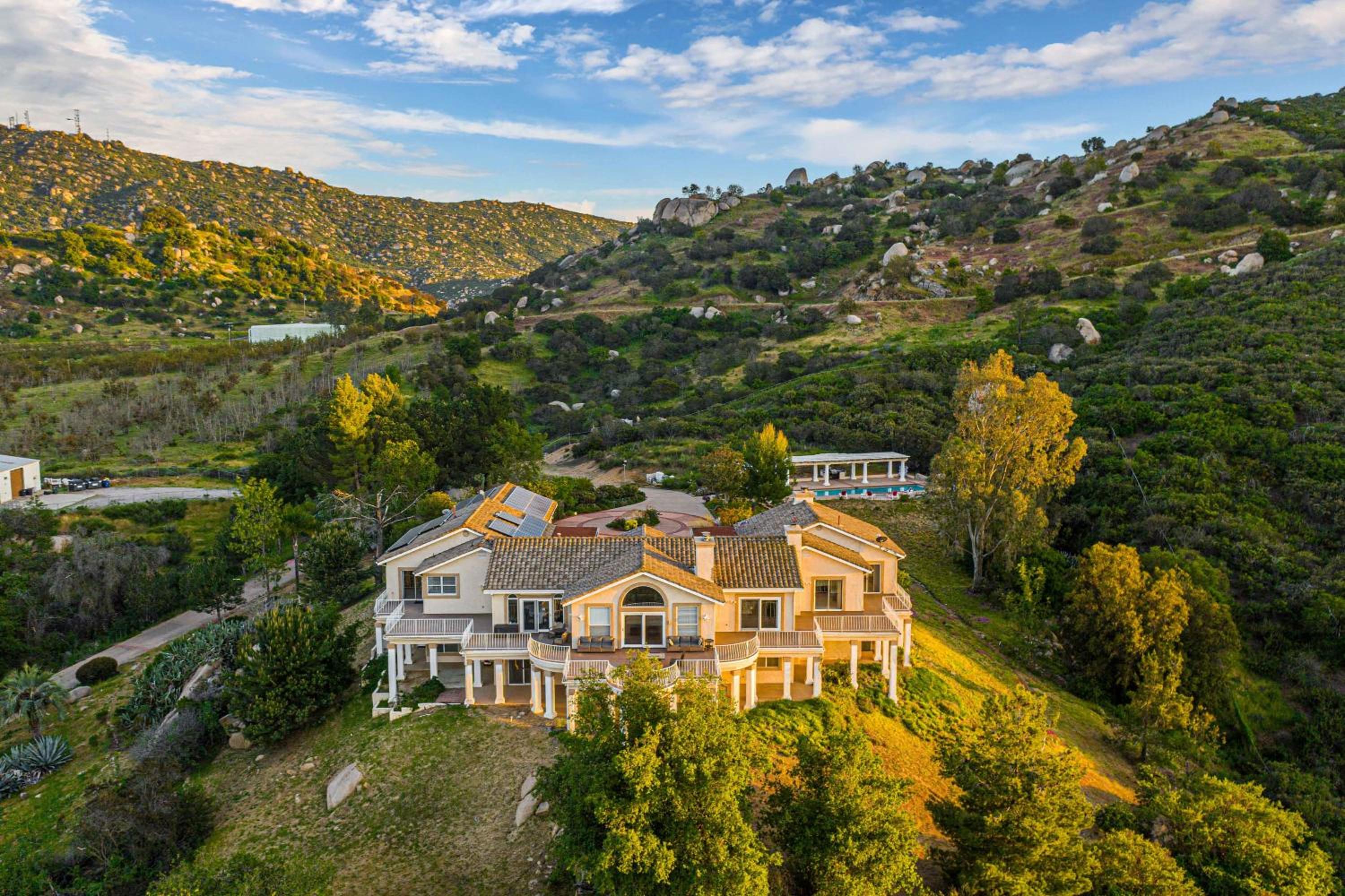 Panoramic View Villa with Pool - Events OK view 2