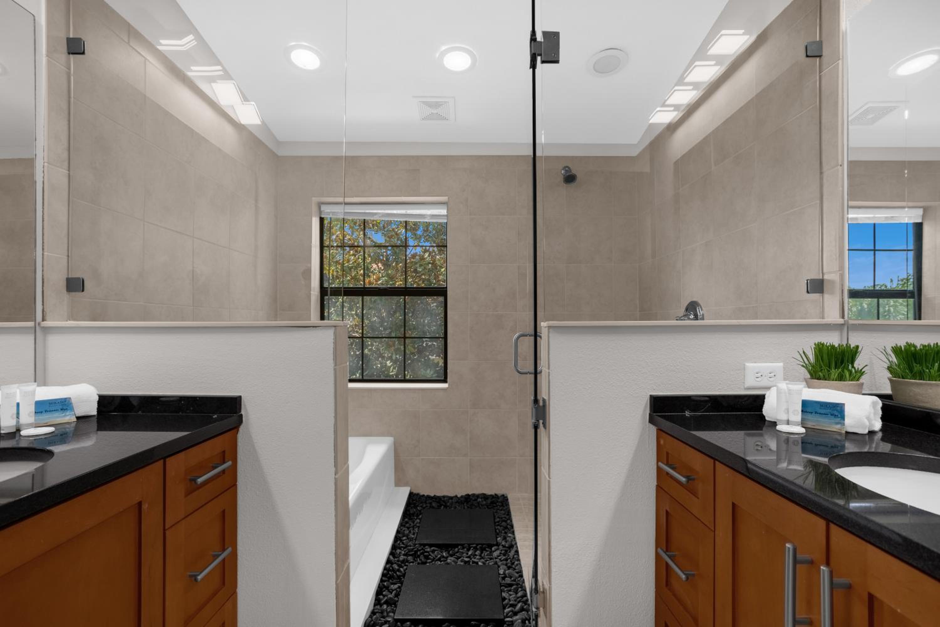 Luxurious Townhome - 5 minutes from Disney