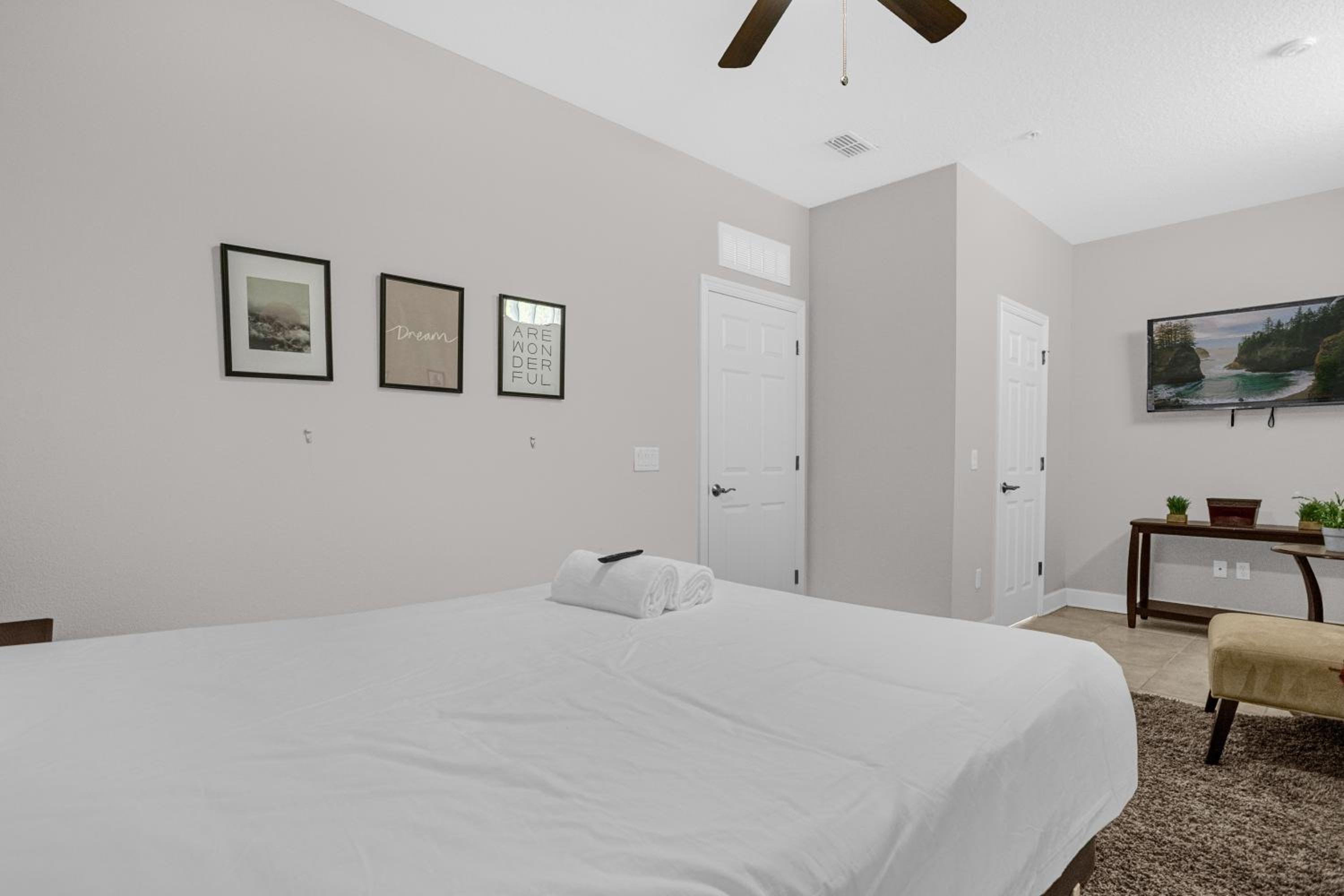 Luxurious Townhome - 5 minutes from Disney