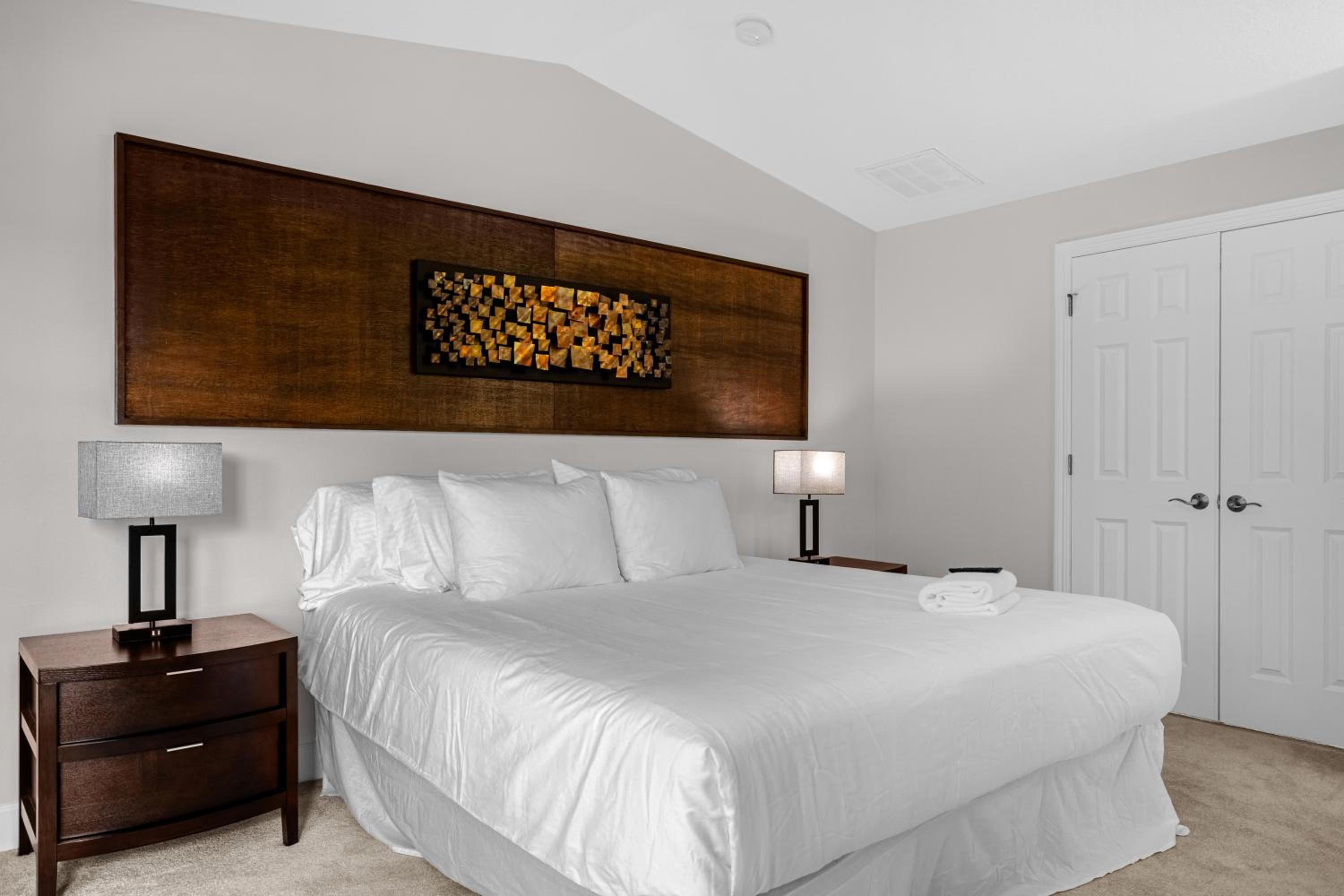 Luxurious Townhome - 5 minutes from Disney