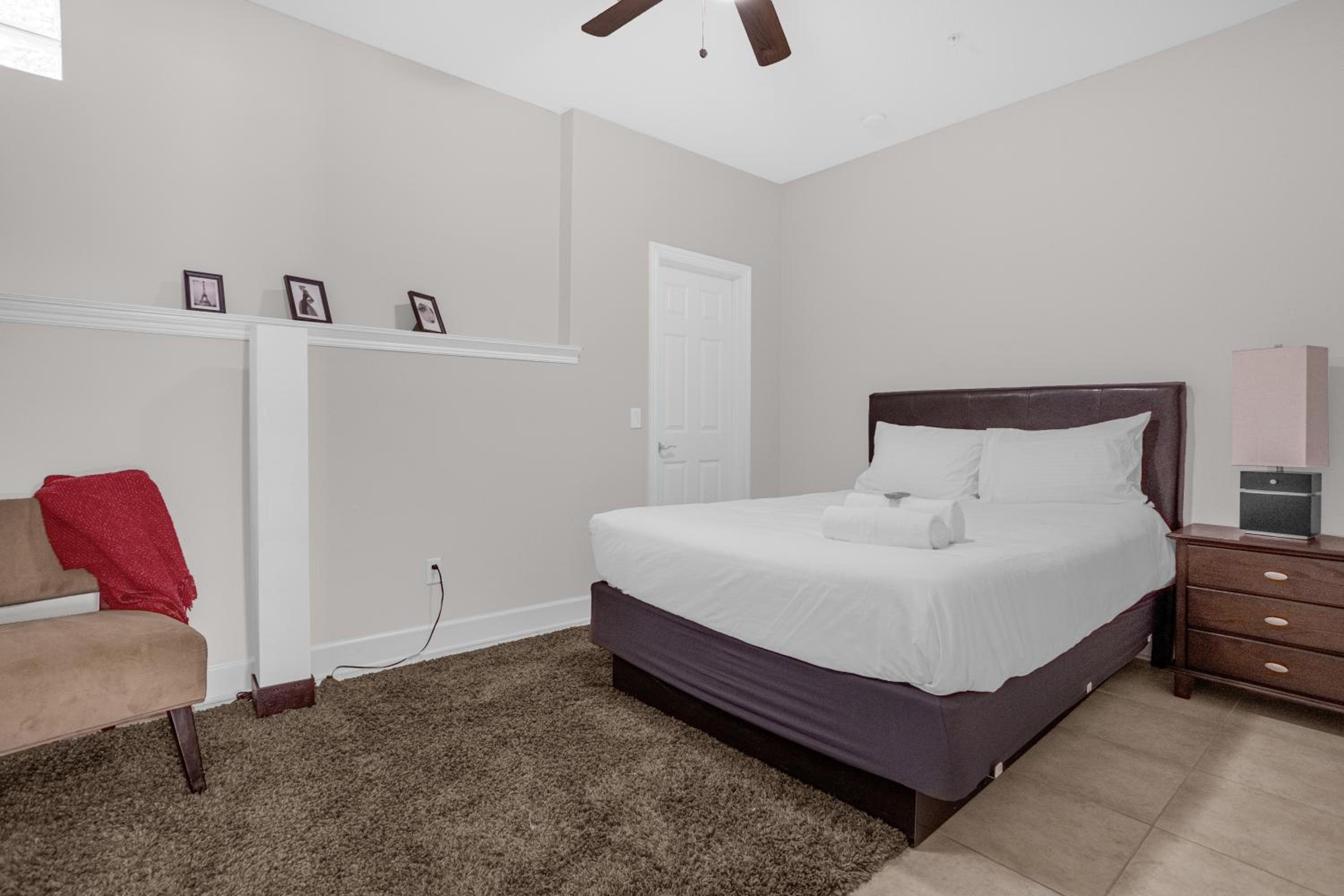 Luxurious Townhome - 5 minutes from Disney