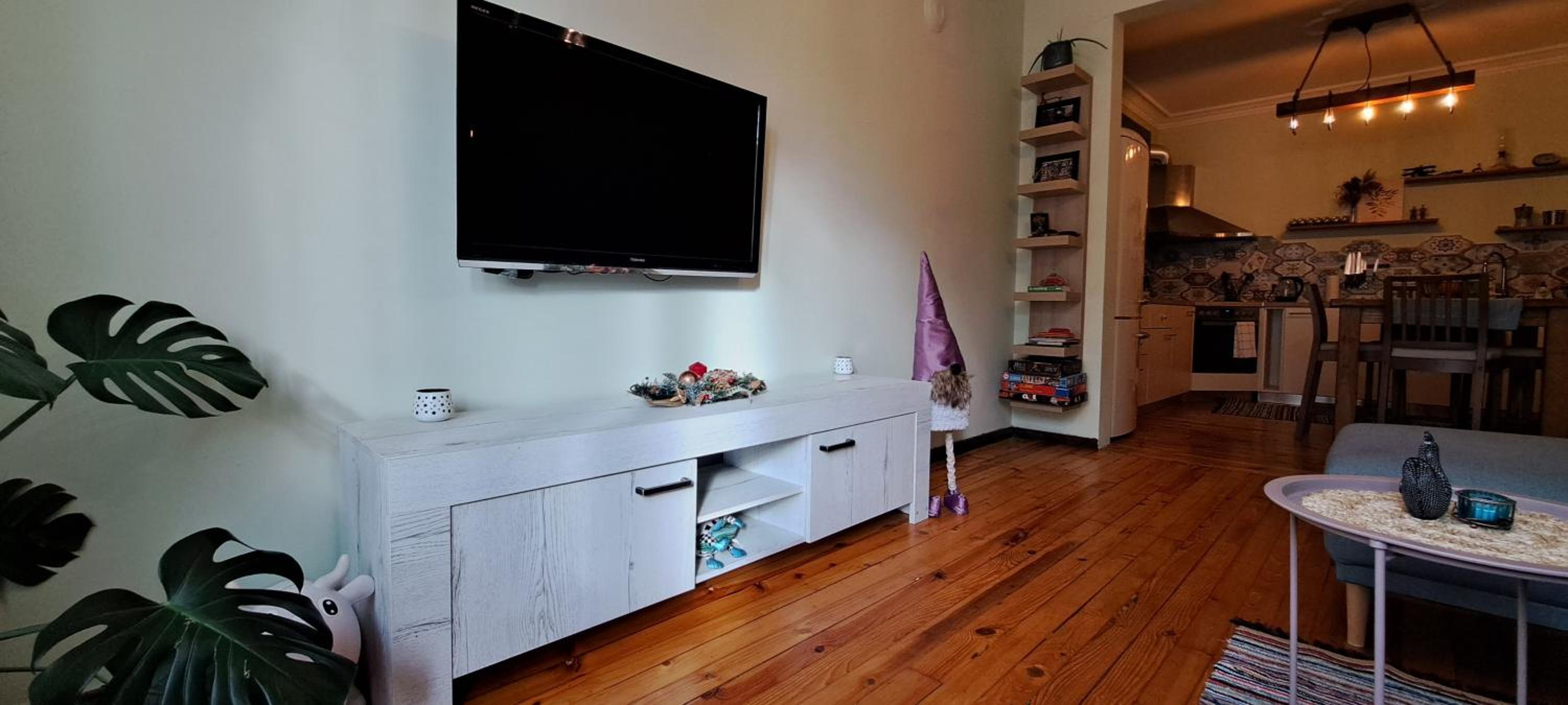 Top Central 2 Bedroom Apartment next to NDK view 3