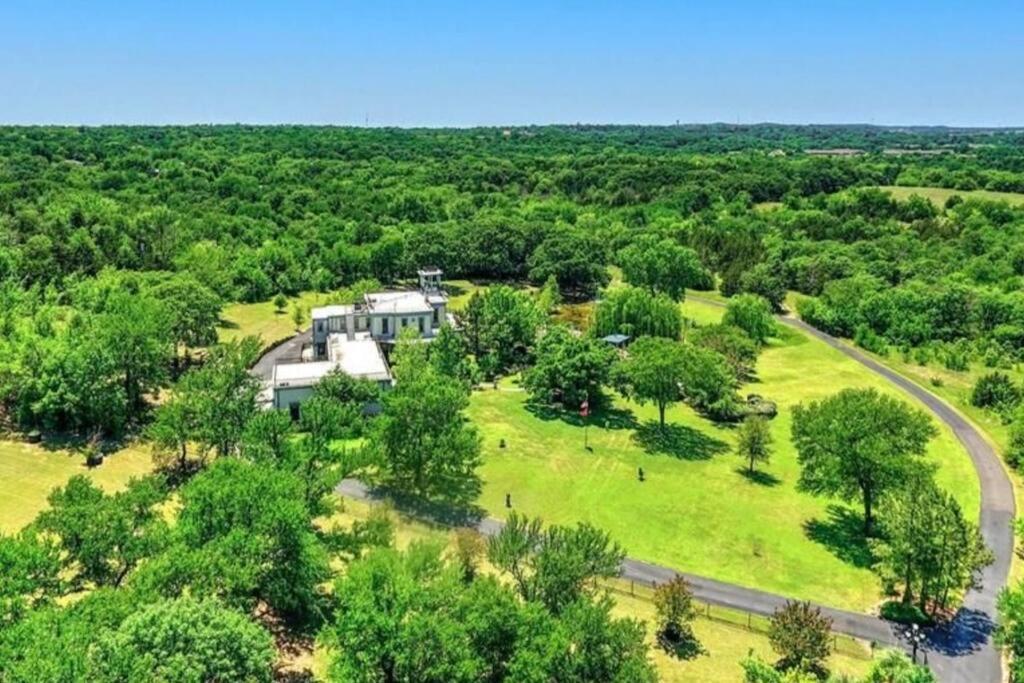 Historical Mansion - Braun Manor