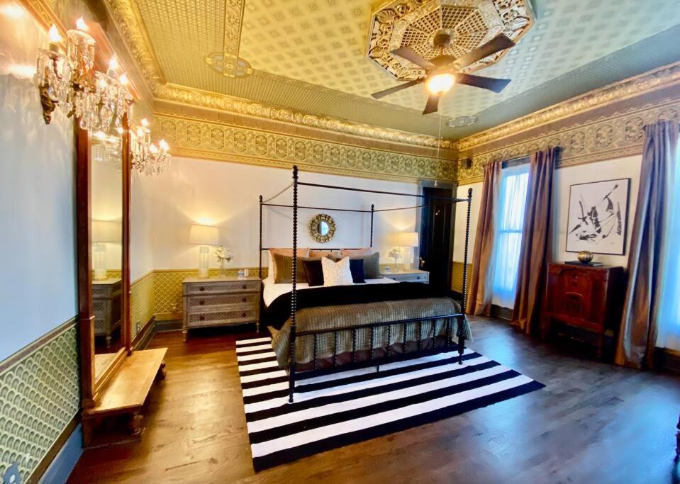 Historical Mansion - Braun Manor