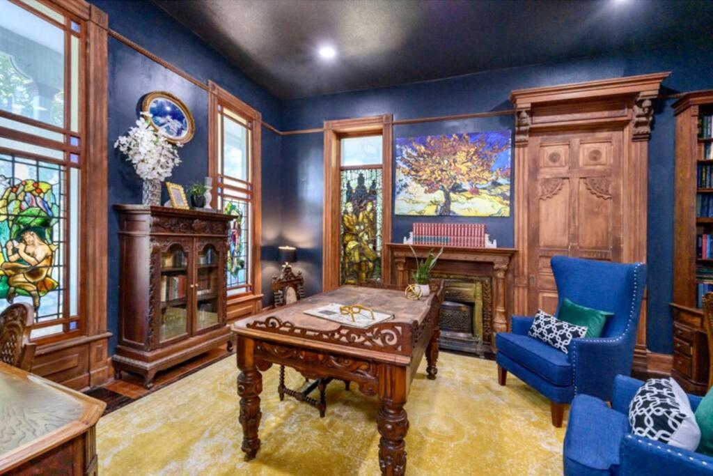 Historical Mansion - Braun Manor