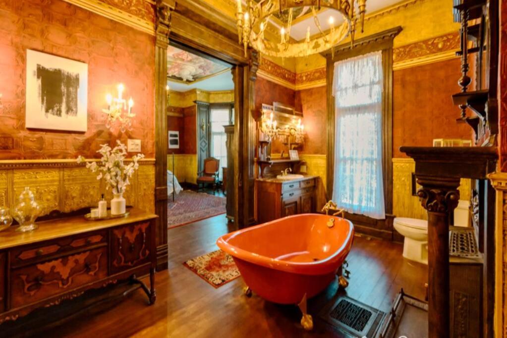 Historical Mansion - Braun Manor