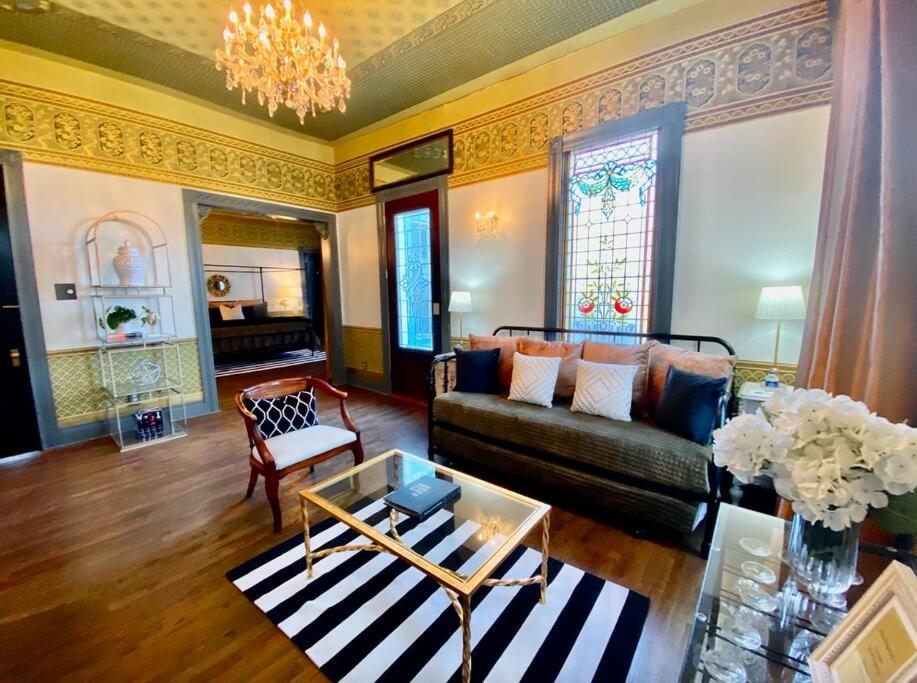 Historical Mansion - Braun Manor
