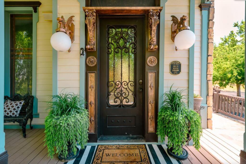 Historical Mansion - Braun Manor