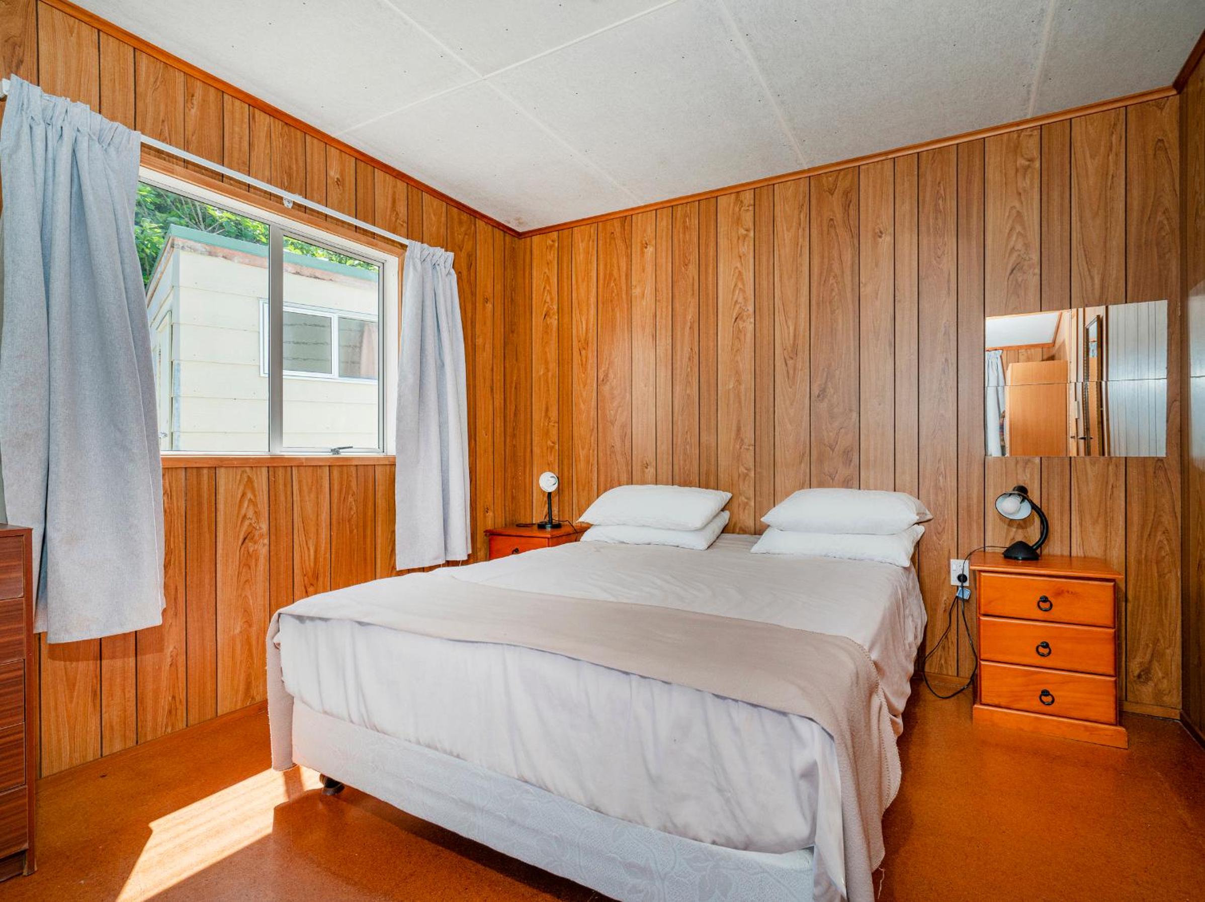 Waters Edge Cottage - Hahei Bach view 3