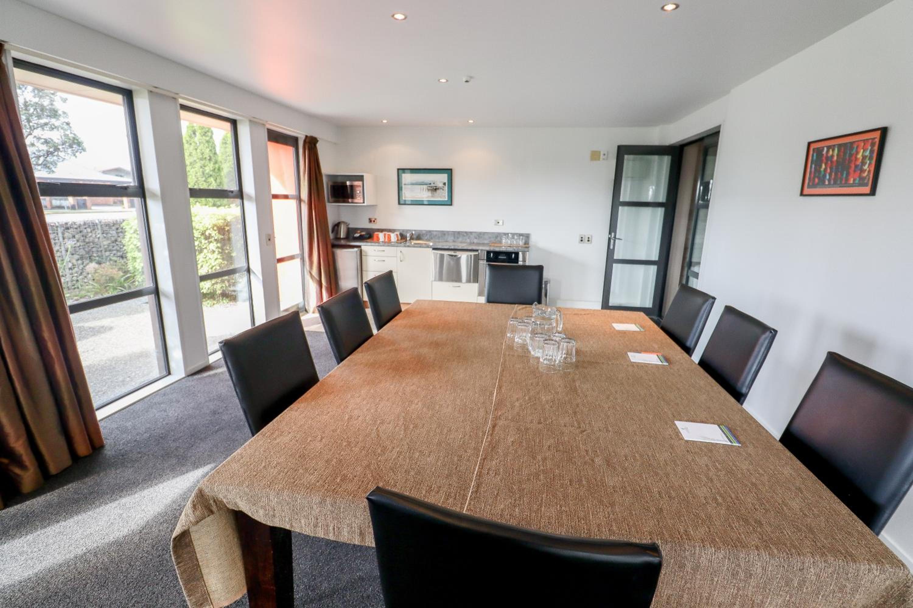 Coleraine Suites & Apartments