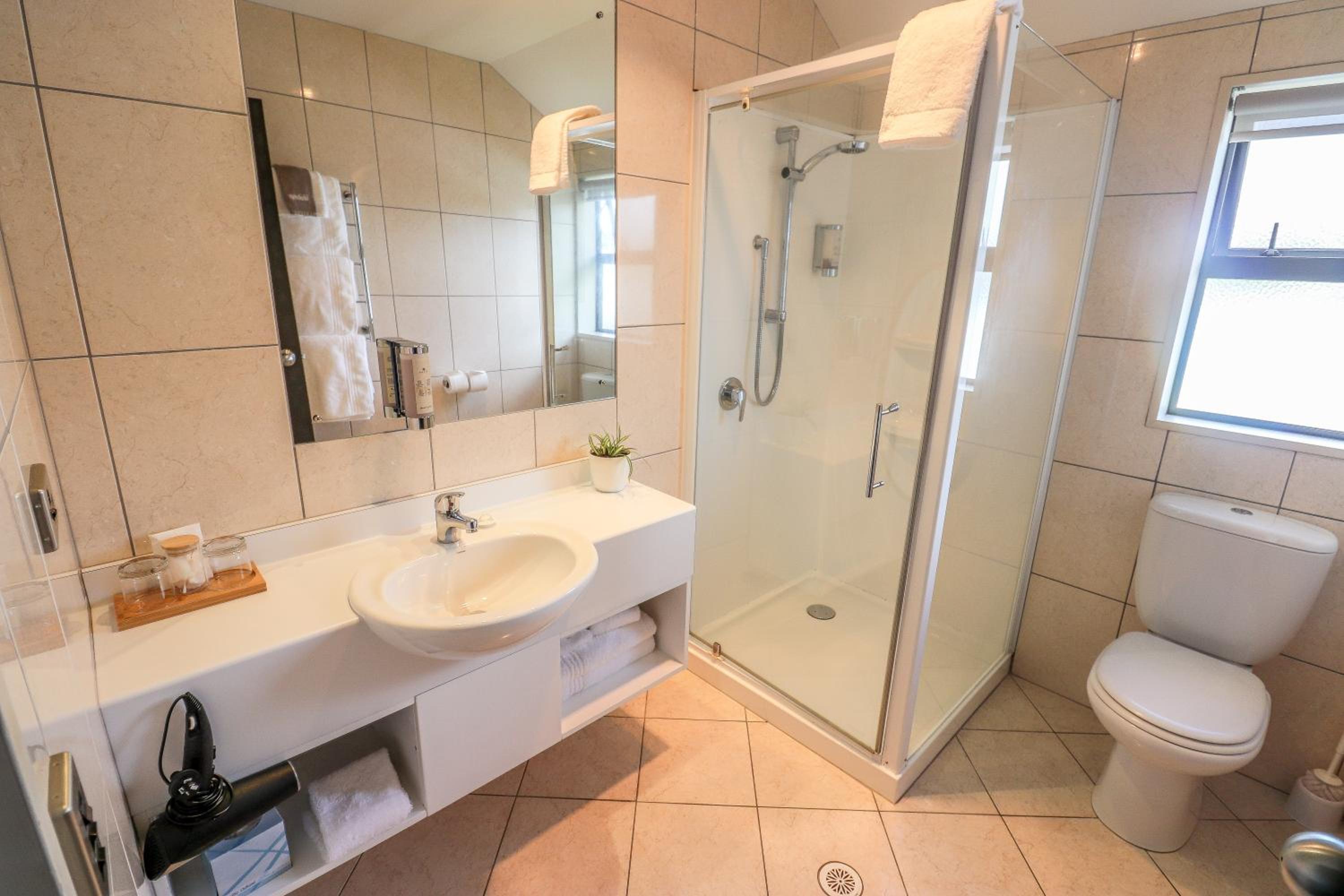 Coleraine Suites & Apartments