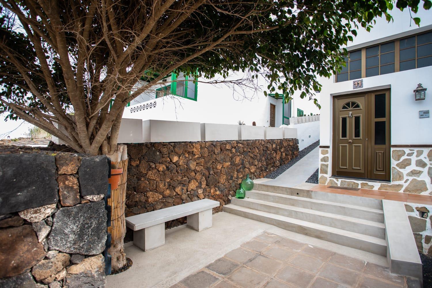 Casa volcán de caldera blanca
