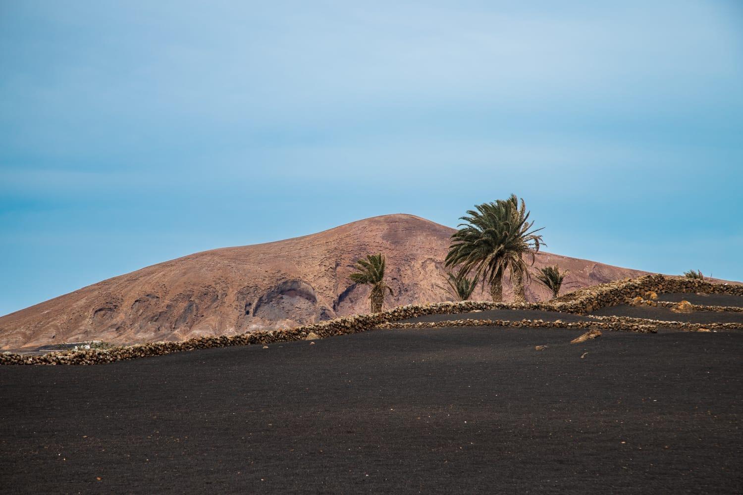 Casa volcán de caldera blanca
