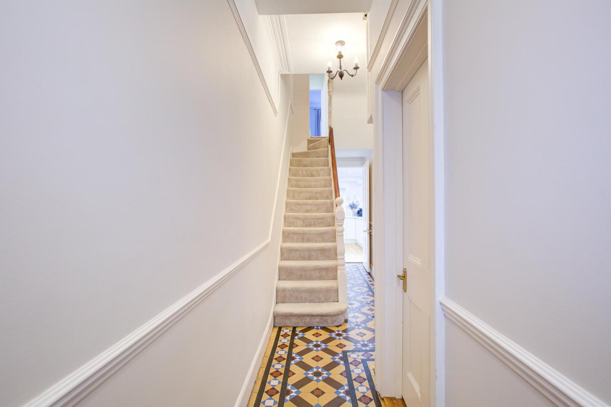 Entire house, 23 mins to Central London view 4
