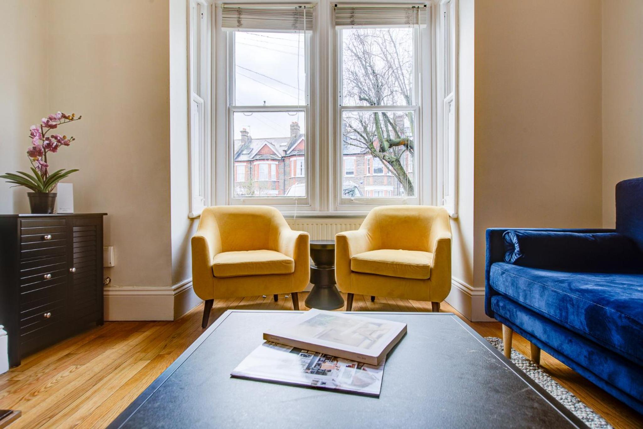 Entire house, 23 mins to Central London view 5