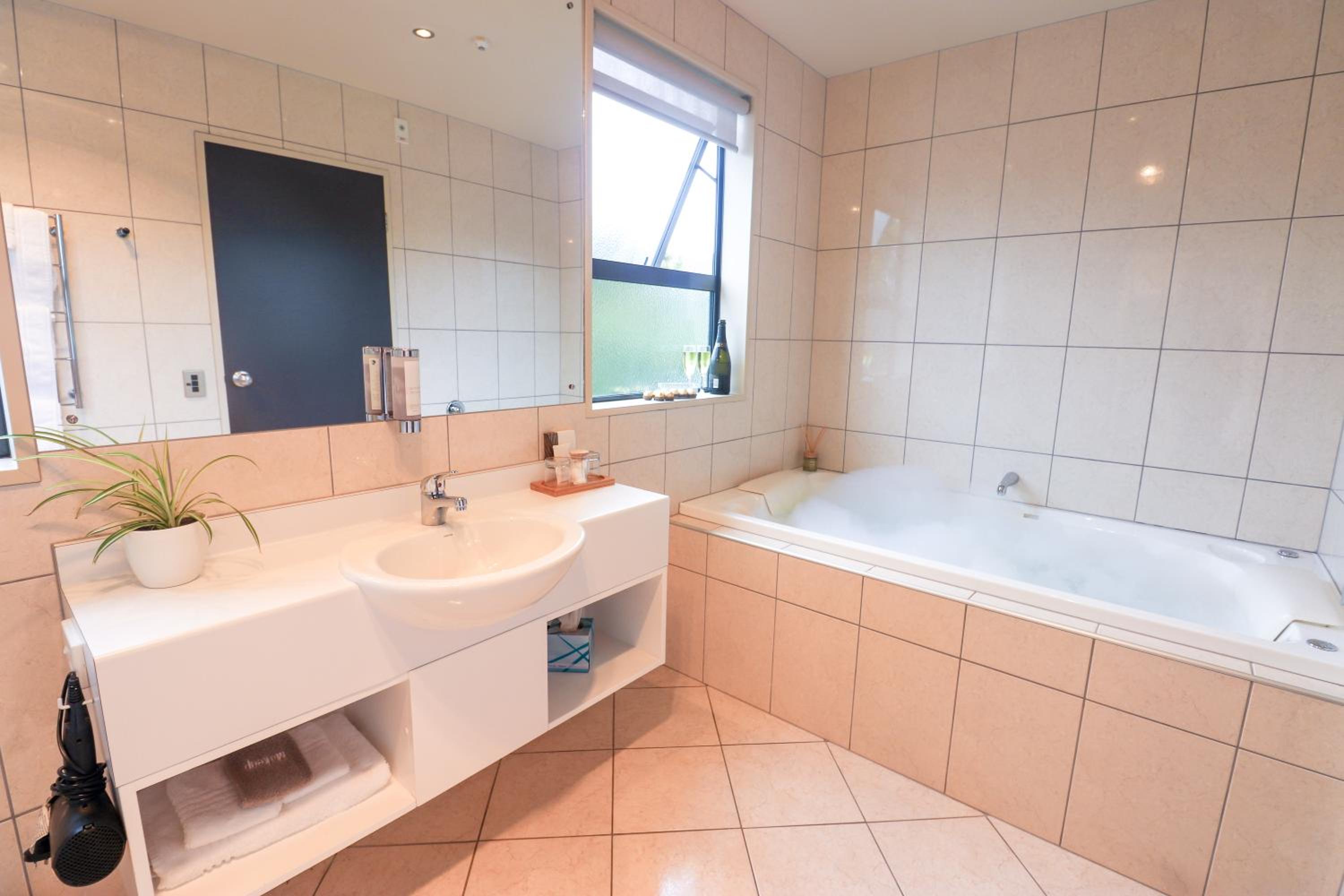 Coleraine Suites & Apartments