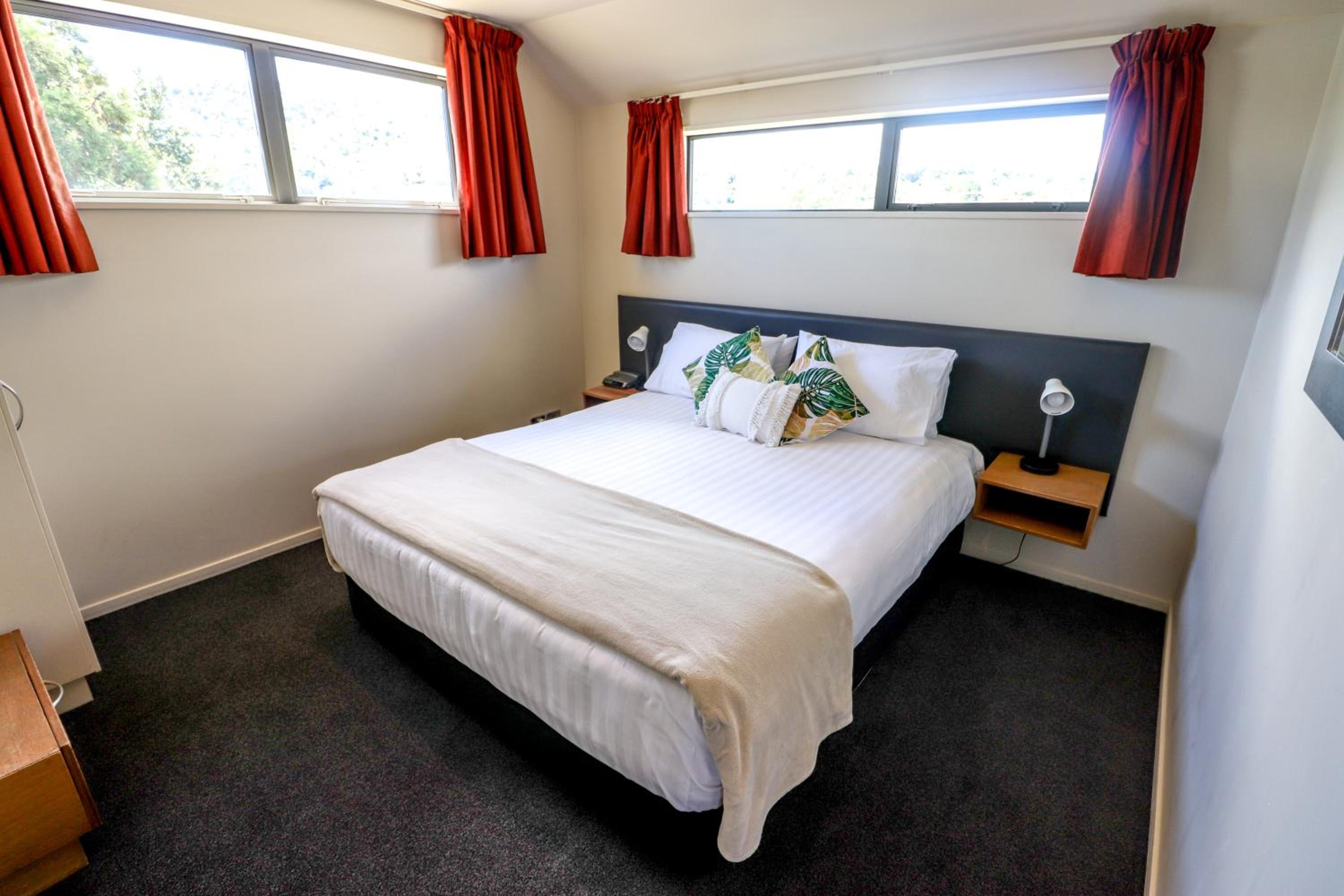 Coleraine Suites & Apartments