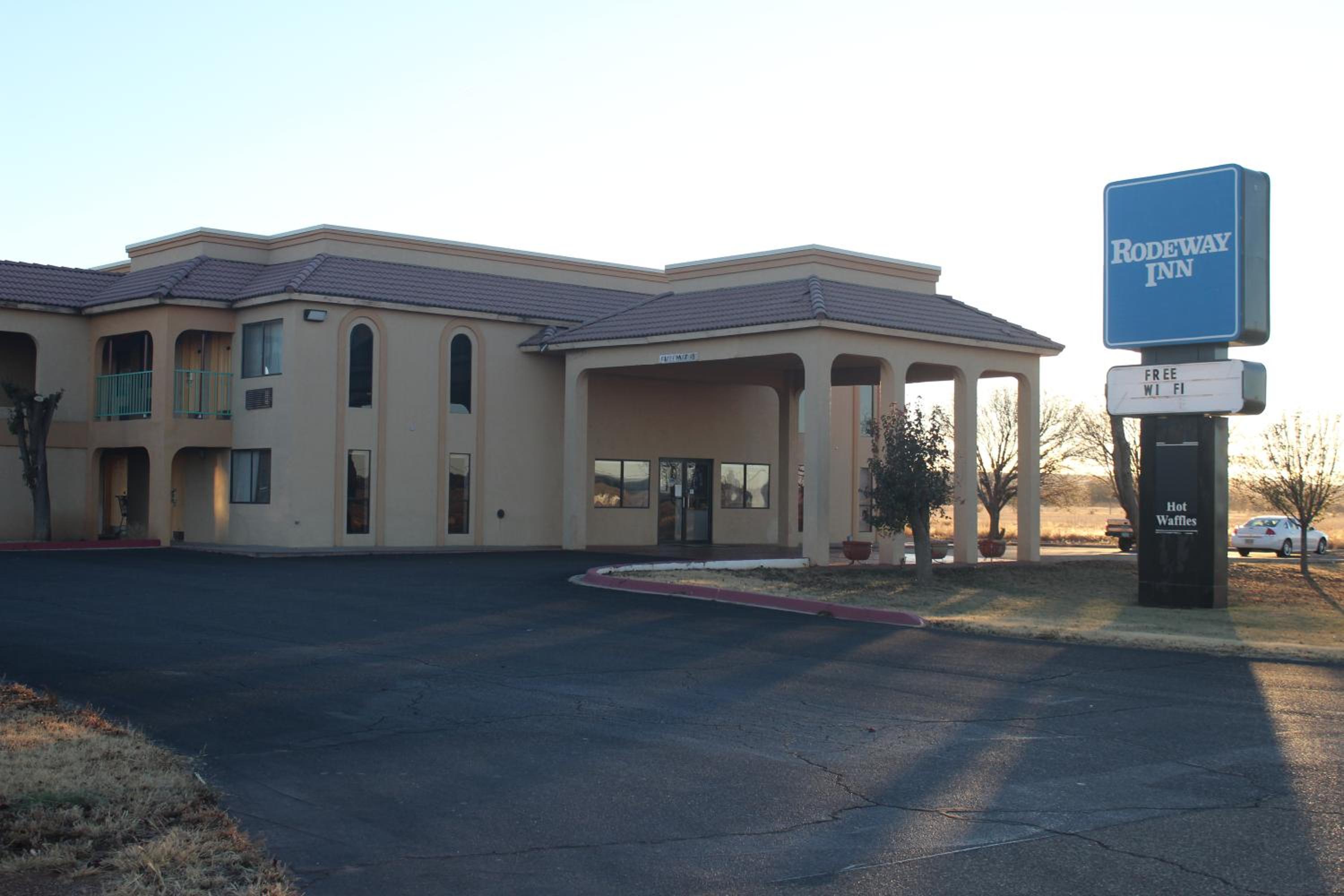 Tucumcari Vacations - Rodeway Inn - Property Image 1