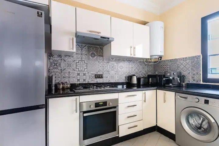 Modern 3-Bedroom apartment with Balcony-Central Gueliz Marrakech