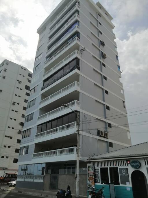 Moderno y remodelado departamento frente al mar