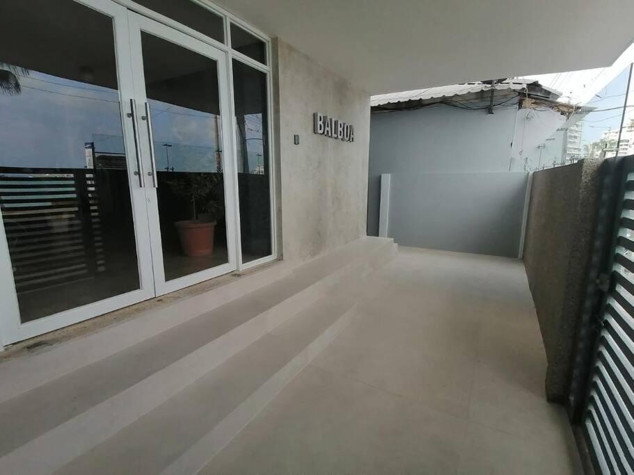 Moderno y remodelado departamento frente al mar