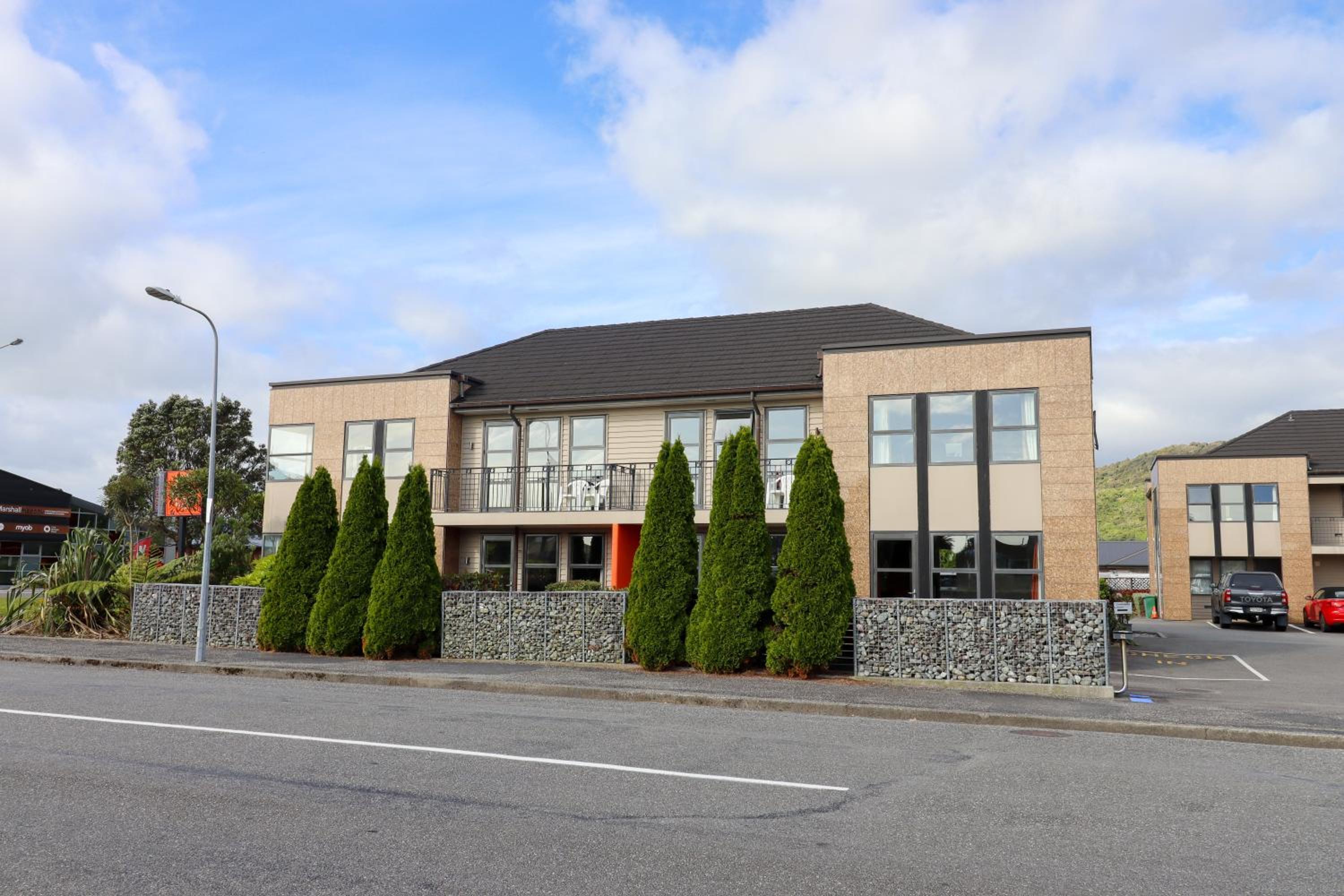 Coleraine Suites & Apartments