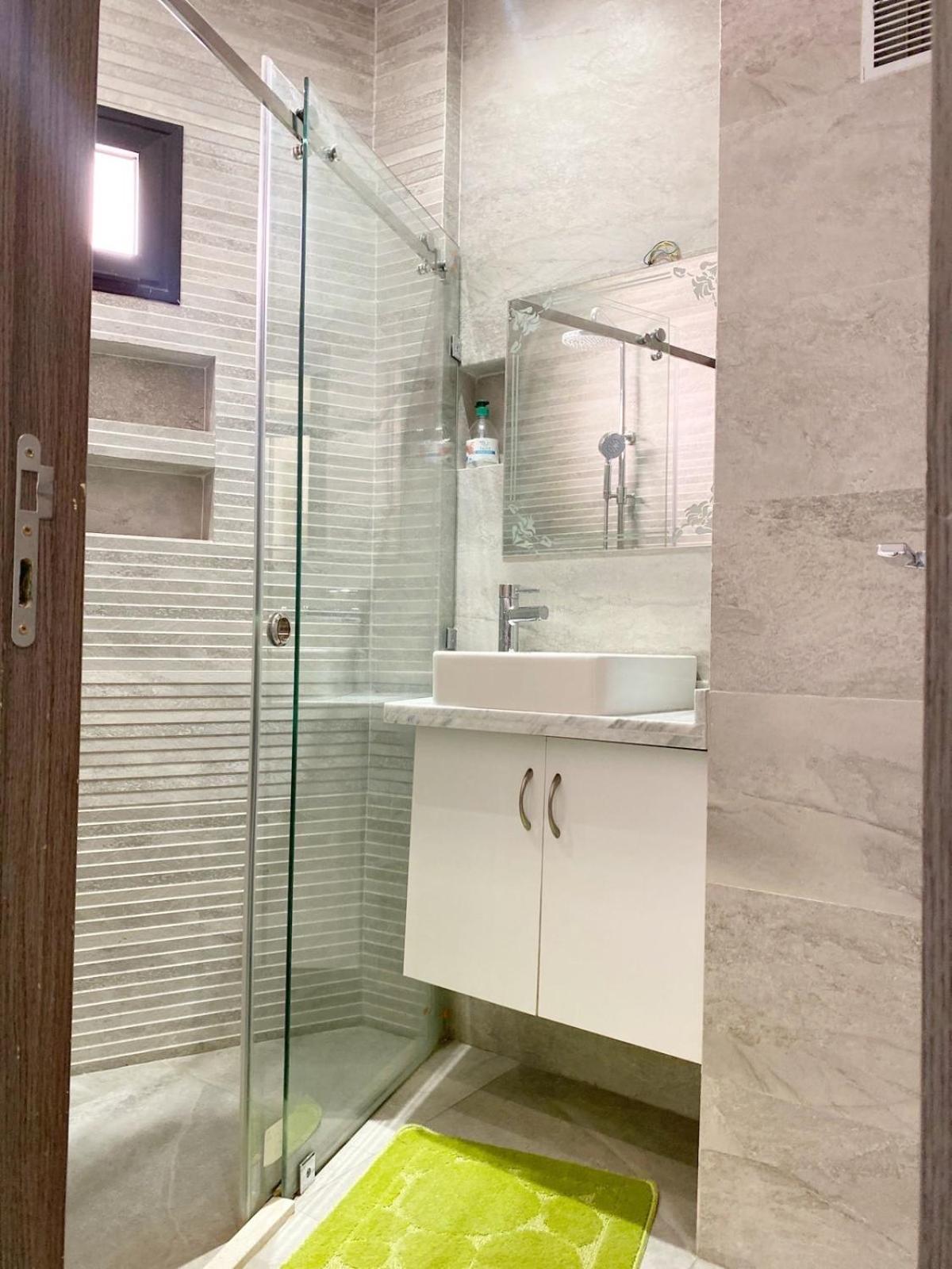 Modern 3-Bedroom apartment with Balcony-Central Gueliz Marrakech