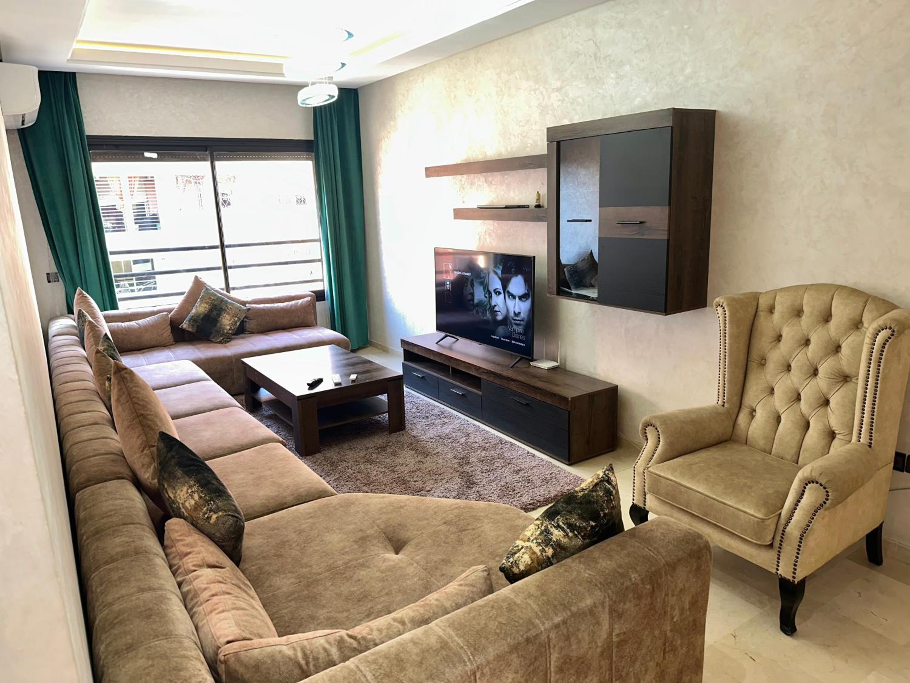 Modern 3-Bedroom apartment with Balcony-Central Gueliz Marrakech