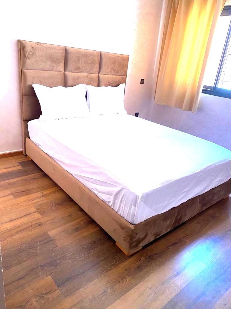 Modern 3-Bedroom apartment with Balcony-Central Gueliz Marrakech