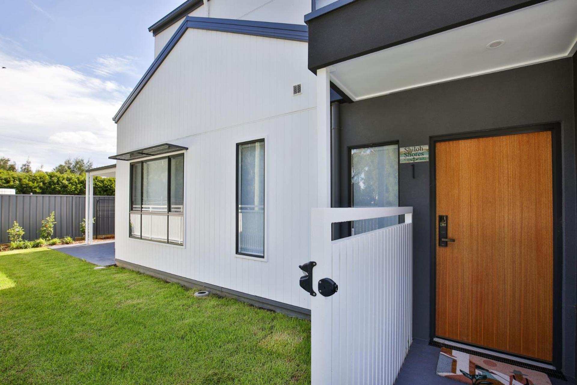 Shiloh Shores - Pet Friendly with Fire Pit - 5 Mins to Beach