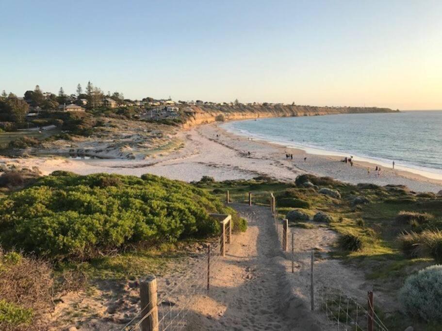 PORT WILLUNGA DREAMING a beach front experience
