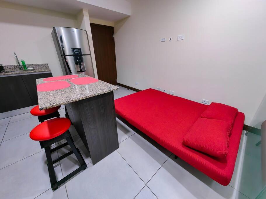 1001 Torres Los Yoses Apartamento con A/C y parqueo full equipado