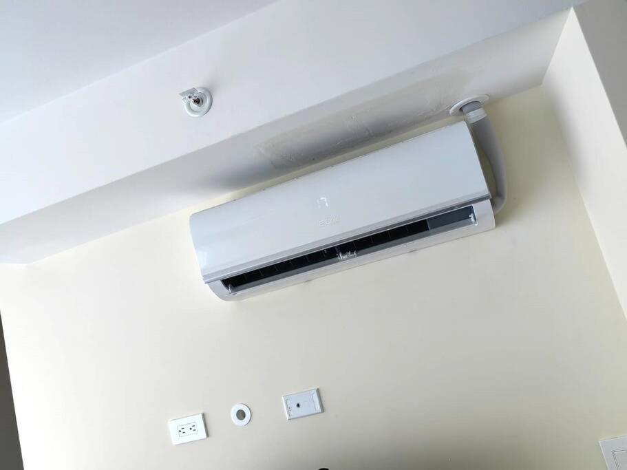 1001 Torres Los Yoses Apartamento con A/C y parqueo full equipado