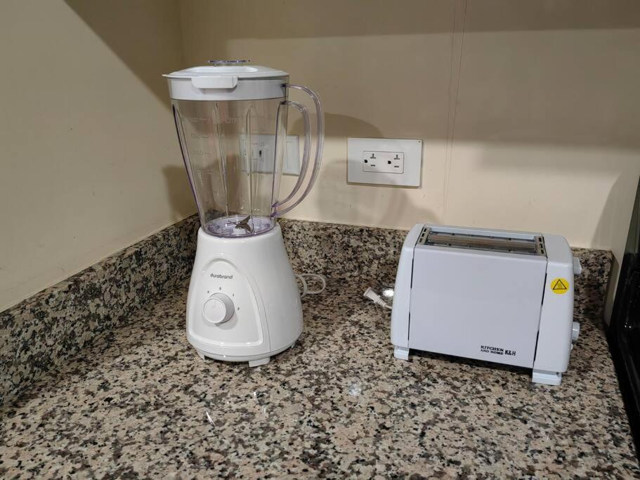1001 Torres Los Yoses Apartamento con A/C y parqueo full equipado