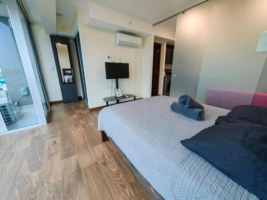 1001 Torres Los Yoses Apartamento con A/C y parqueo full equipado