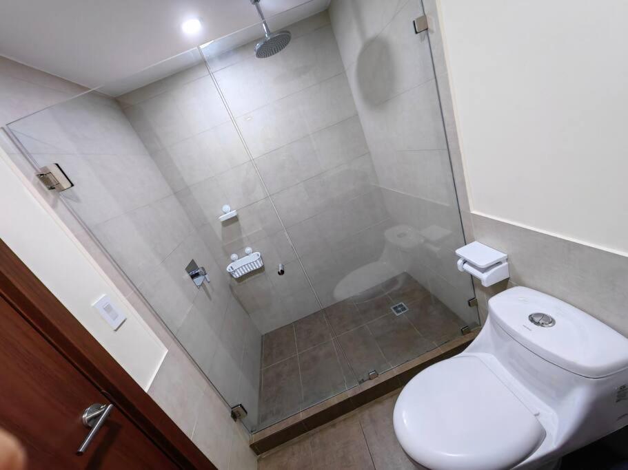 1001 Torres Los Yoses Apartamento con A/C y parqueo full equipado