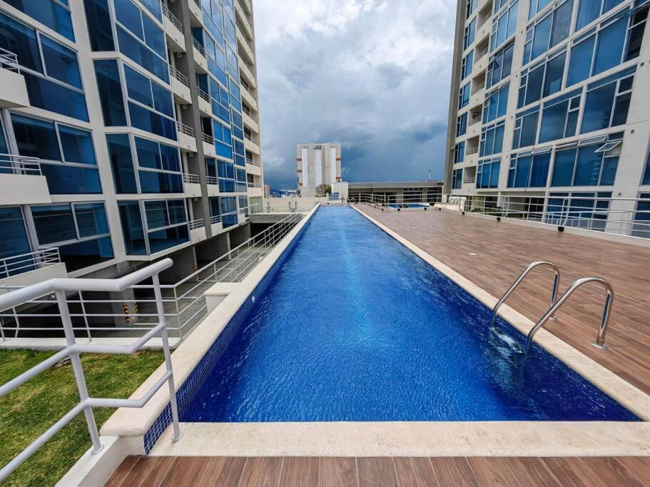 1001 Torres Los Yoses Apartamento con A/C y parqueo full equipado