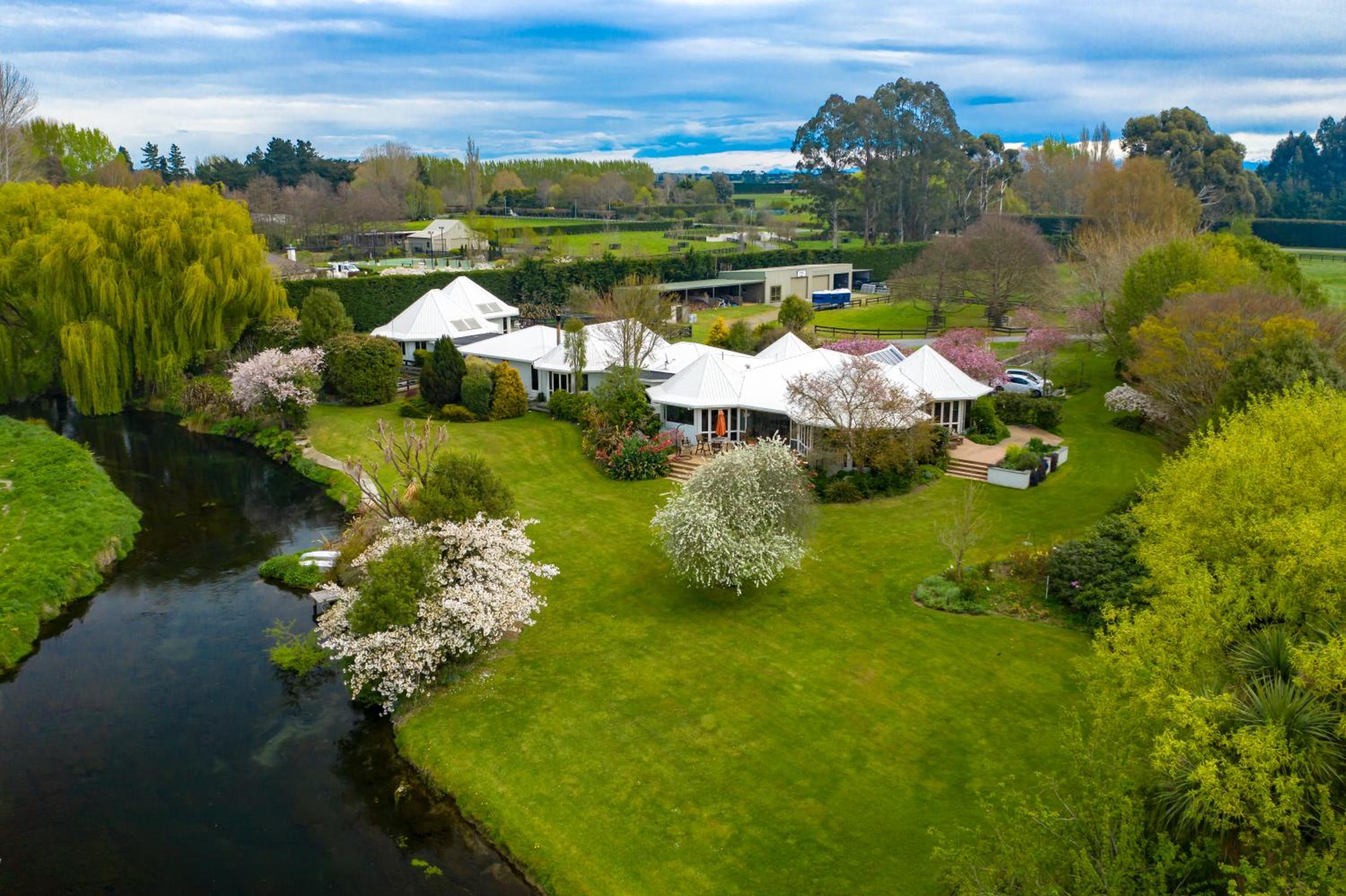 Silverstream Alpaca Farmstay & Tour