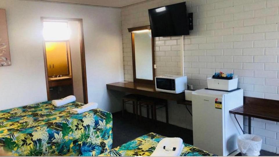 Century Motor Inn, Finley