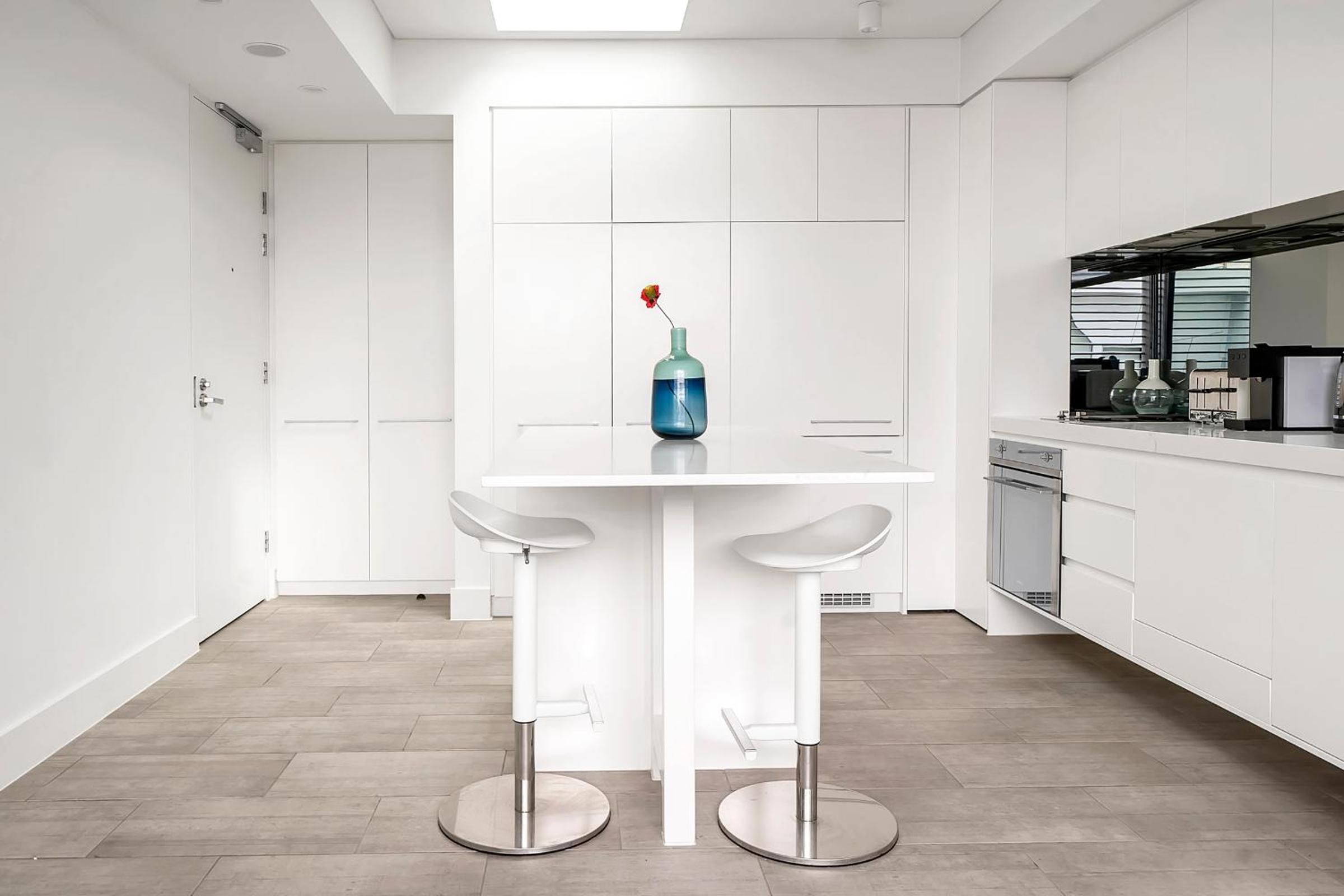Stylish 1BR Apartment with Skylight near Bondi Beach